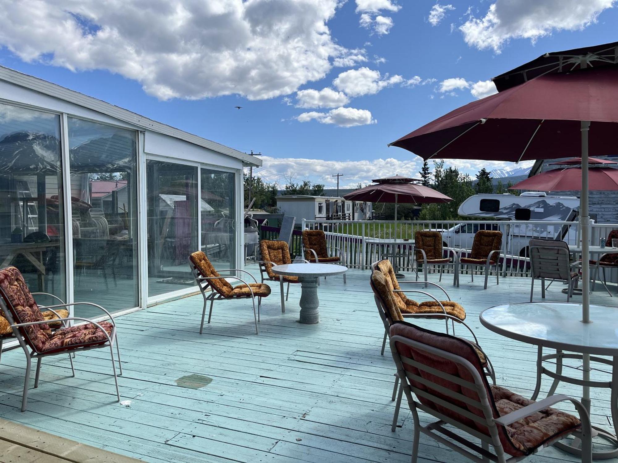 Kluane Park Inn Haines Junction Eksteriør billede