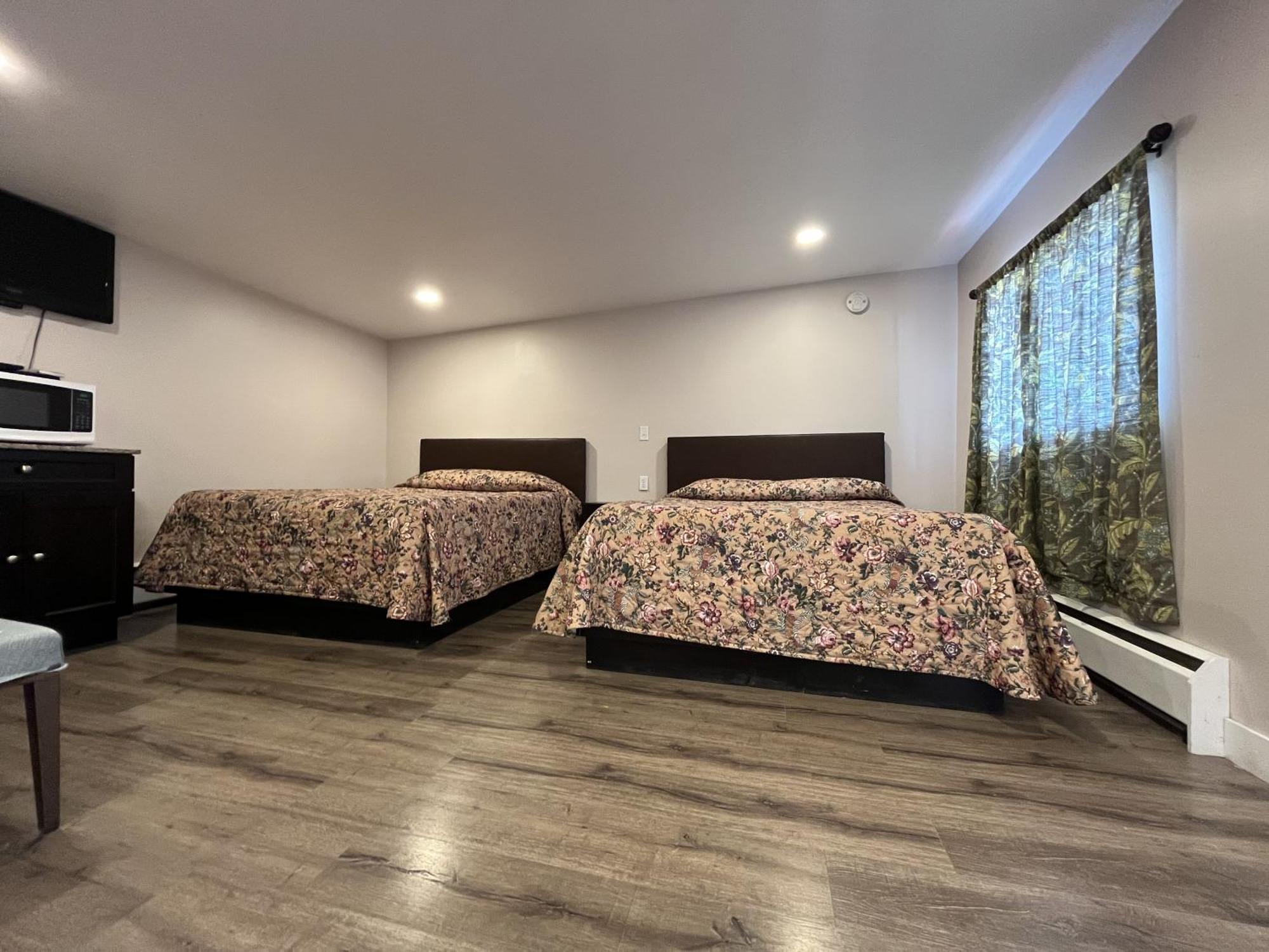 Kluane Park Inn Haines Junction Eksteriør billede