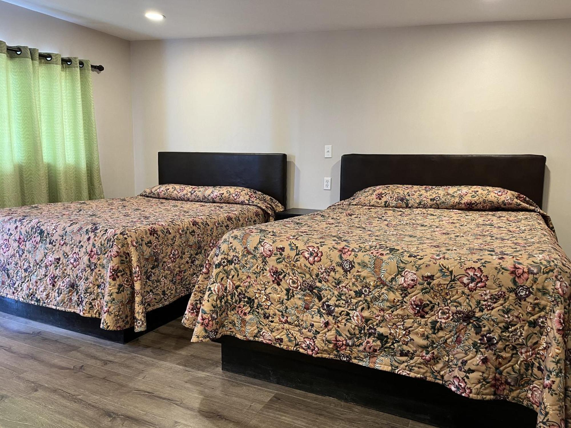 Kluane Park Inn Haines Junction Eksteriør billede
