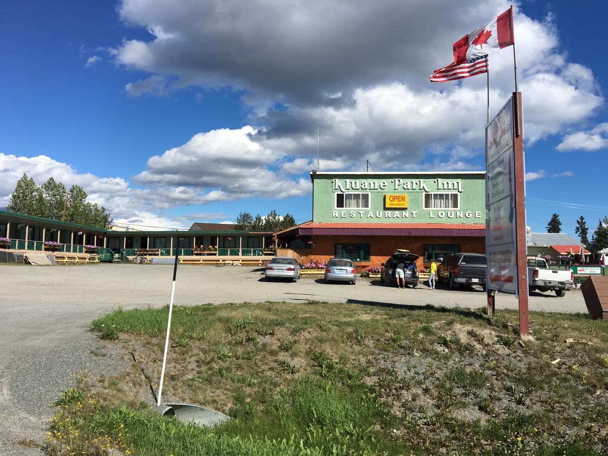 Kluane Park Inn Haines Junction Eksteriør billede