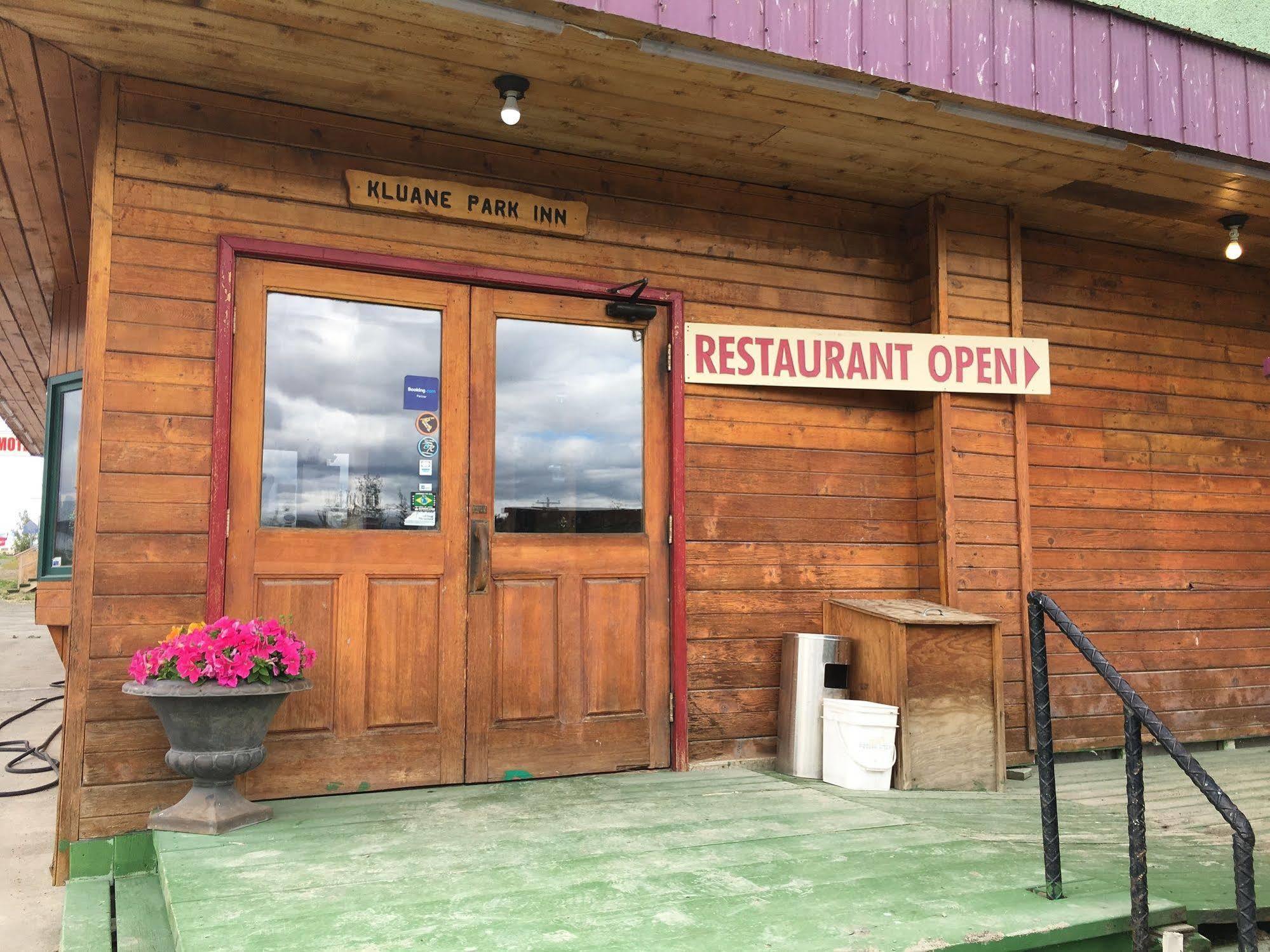 Kluane Park Inn Haines Junction Eksteriør billede