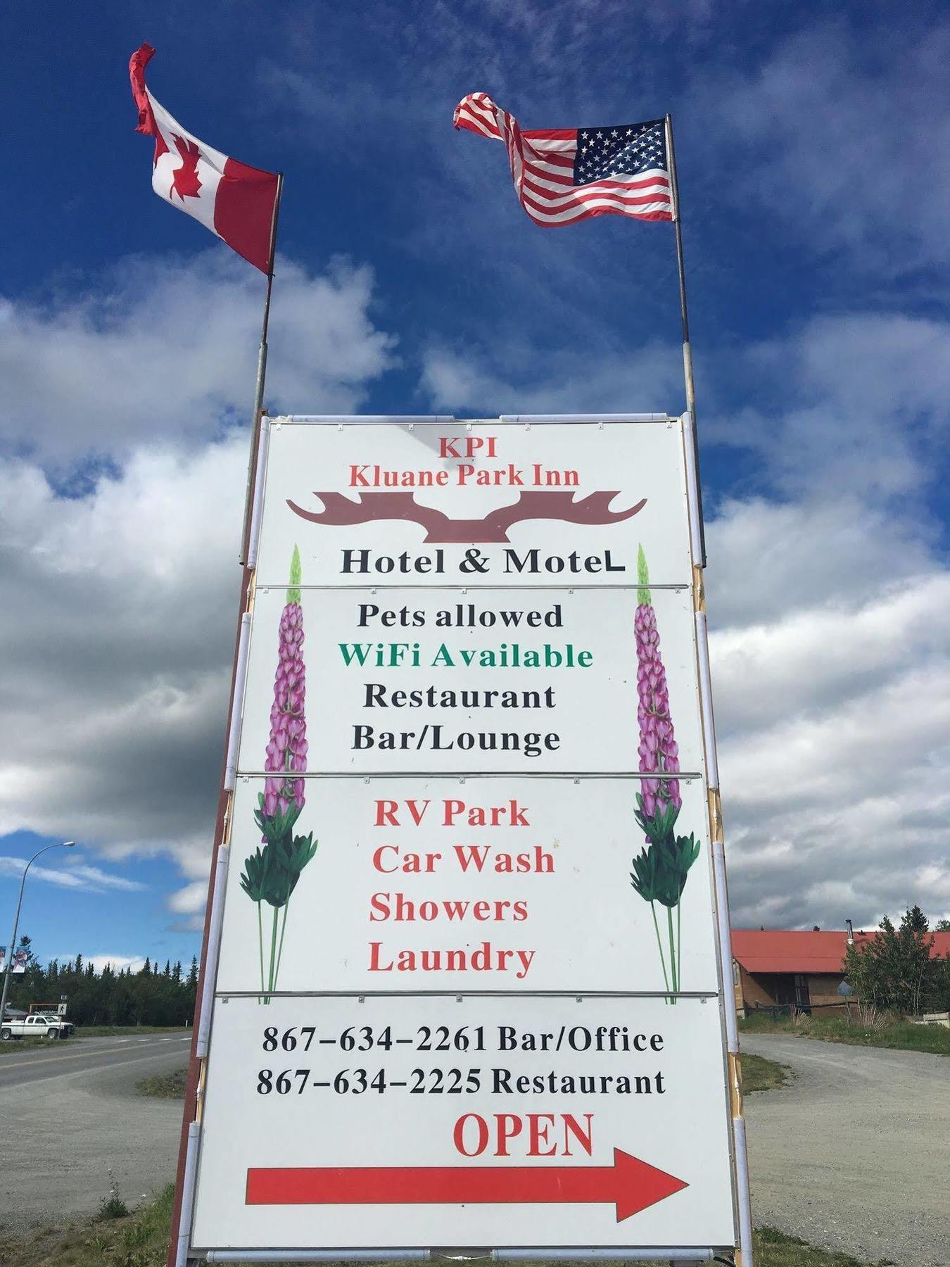 Kluane Park Inn Haines Junction Eksteriør billede